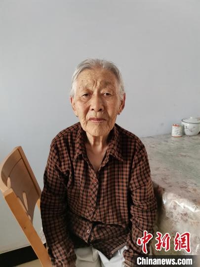薩仁托婭拍攝的“草原母親”?！∷_仁托婭供圖