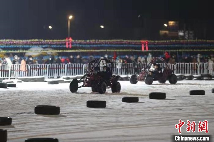 來吧，一起體驗雪地越野車的刺激吧?！∮诤Ｑ?攝