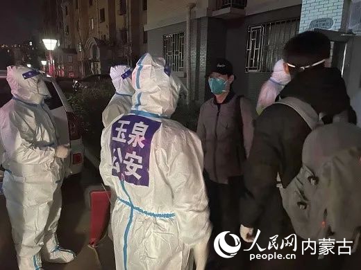 耐心溝通，居民們轉(zhuǎn)變態(tài)度。平安玉泉供圖
