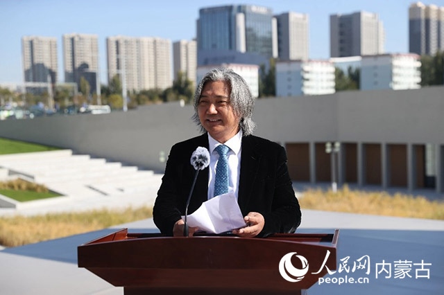 全國(guó)政協(xié)副秘書長(zhǎng)、民盟中央專職副主席、中國(guó)美術(shù)館館長(zhǎng)、中國(guó)城市雕塑家協(xié)會(huì)主席吳為山開幕致辭。王劭凱攝