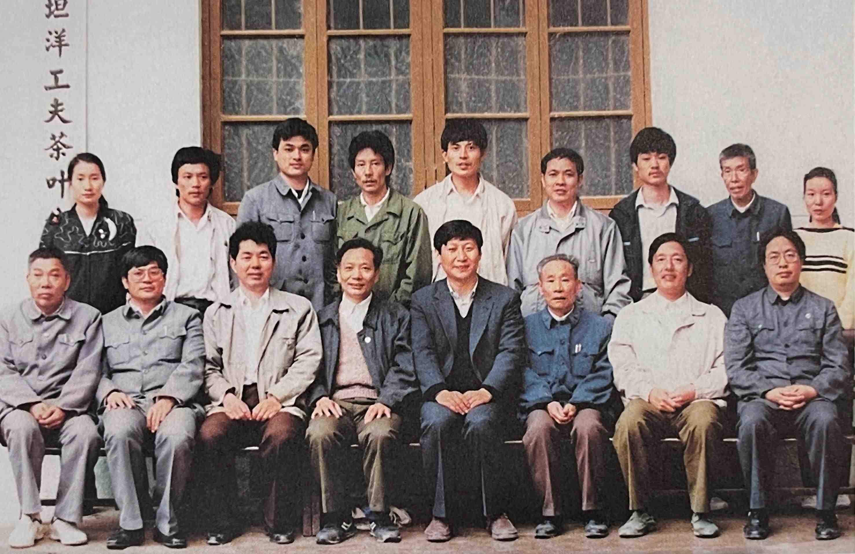 1990年5月，剛調(diào)任福州市委書記的習(xí)近平到寧德交接工作時(shí)，調(diào)研福安市社口鄉(xiāng)坦洋工夫茶葉公司。