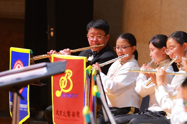 “樂動(dòng)金帆 ‘藝’起交響”為主題的專場(chǎng)音樂會(huì)現(xiàn)場(chǎng)。主辦方供圖