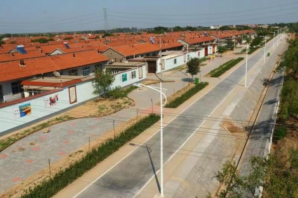 后仙莊村整治后道路整潔，住房整齊劃一