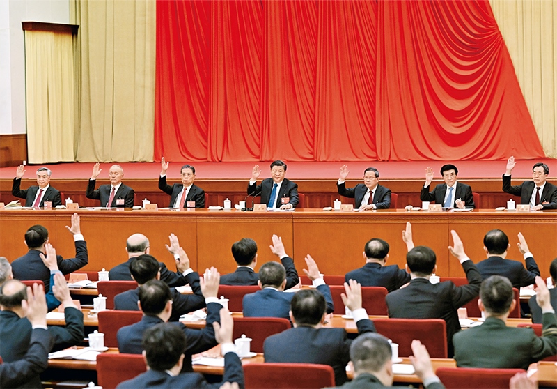 中國(guó)共產(chǎn)黨第二十屆中央委員會(huì)第二次全體會(huì)議，于2023年2月26日至28日在北京舉行。這是習(xí)近平、李強(qiáng)、趙樂際、王滬寧、蔡奇、丁薛祥、李希等在主席臺(tái)上。 新華社記者 謝環(huán)馳/攝