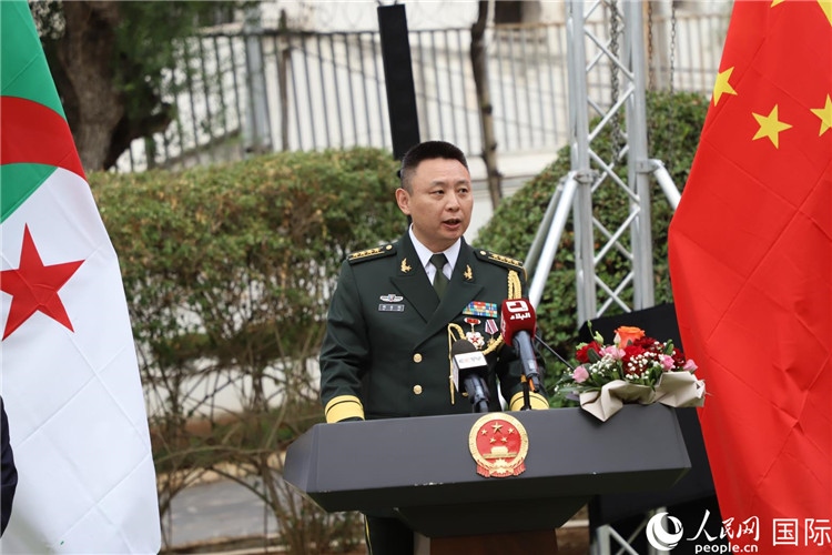 圖為胡璽鈞武官致辭。人民網(wǎng)記者 王傳寶攝