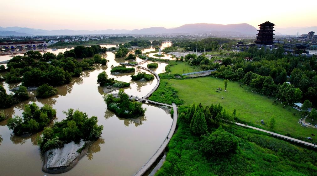2022年5月16日拍攝的天漢濕地公園景色。新華社記者 邵瑞 攝