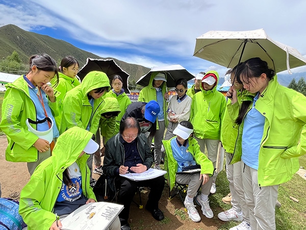 2023年“我們共同追逐夢想”——京藏青少年拉薩采風交流活動。