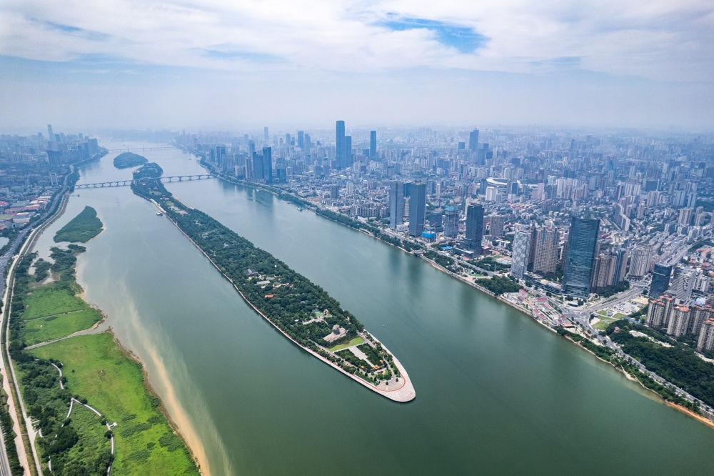 這是6月9日拍攝的長沙橘子洲景區(qū)（無人機照片）。新華社記者 陳思汗 攝