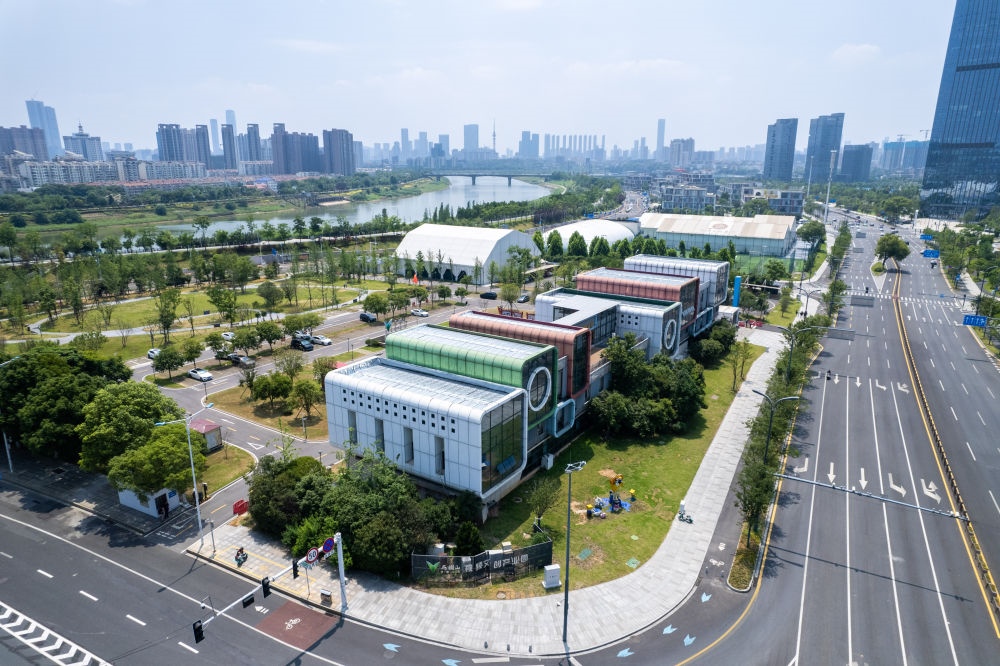  這是在長沙市開福區(qū)拍攝的馬欄山視頻文創(chuàng)產(chǎn)業(yè)園（無人機照片，6月7日攝）。新華社記者 陳思汗 攝
