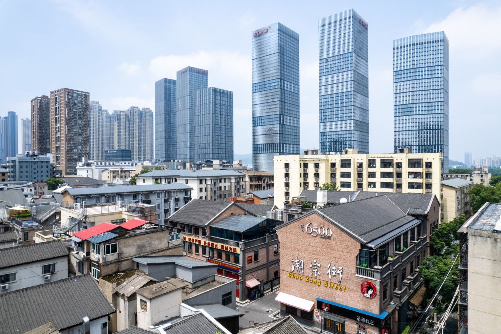 這是在長沙市開福區(qū)拍攝的潮宗街及周邊景色（無人機照片，6月7日攝）。新華社記者 陳思汗 攝