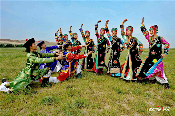 (翁牛特旗烏蘭牧騎下鄉(xiāng)演出 受訪者供圖)