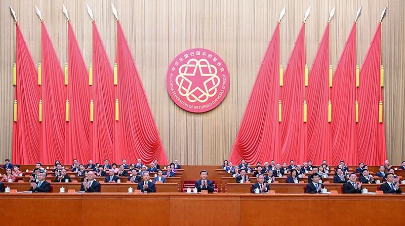 2023年8月31日，第十一次全國(guó)歸僑僑眷代表大會(huì)在北京人民大會(huì)堂開(kāi)幕。習(xí)近平等黨和國(guó)家領(lǐng)導(dǎo)人到會(huì)祝賀