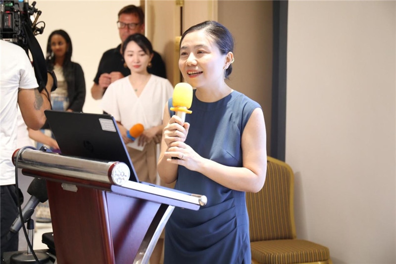 圖為吉布提孔子學(xué)院鄒燕舞院長為表彰儀式致辭。吉布提孔子學(xué)院供圖