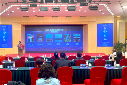 現(xiàn)場發(fā)布《2023旅游景區(qū)品牌傳播優(yōu)秀案例》。人民網(wǎng)記者 劉微攝