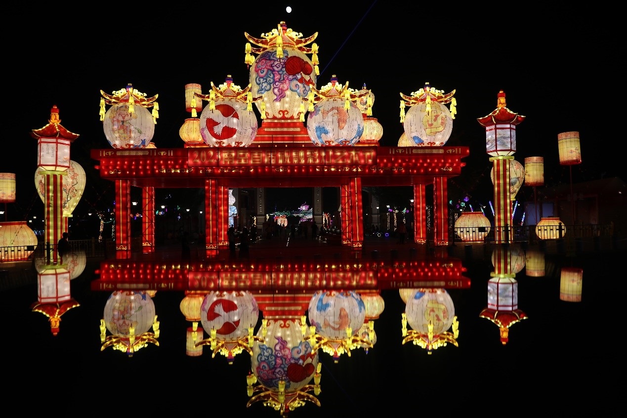 中秋國慶期間，南岳祝融文旅小鎮(zhèn)舉辦祝融花燈節(jié)。曹正平攝