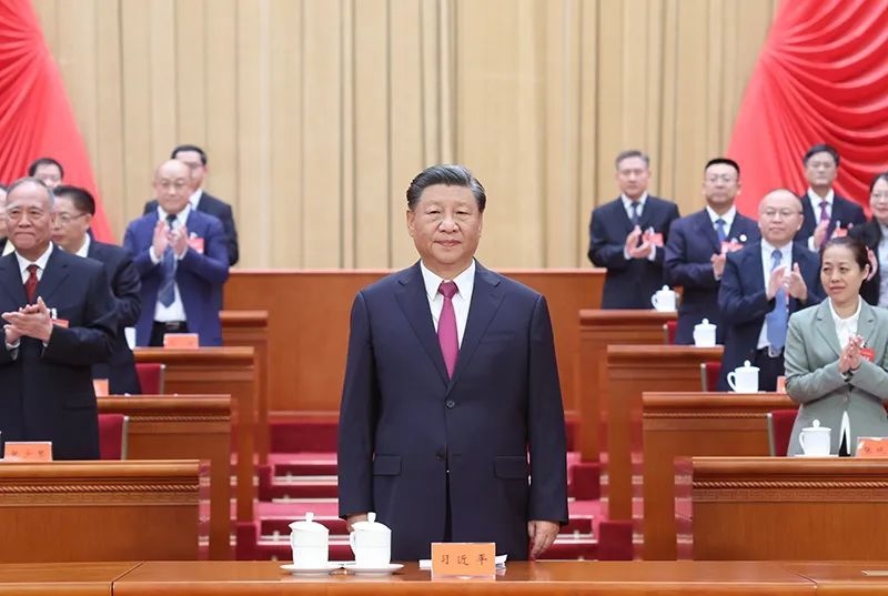△2023年10月9日，中國工會(huì)第十八次全國代表大會(huì)在北京人民大會(huì)堂開幕。習(xí)近平總書記到會(huì)祝賀。