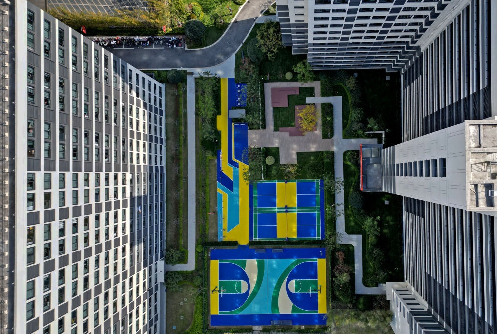社區(qū)內(nèi)的運動場地設(shè)施（無人機照片）。