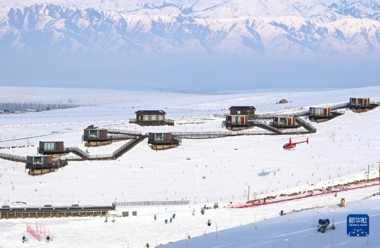 那拉提國際滑雪場旁新近落成的雪景星空民宿（12月21日攝）。