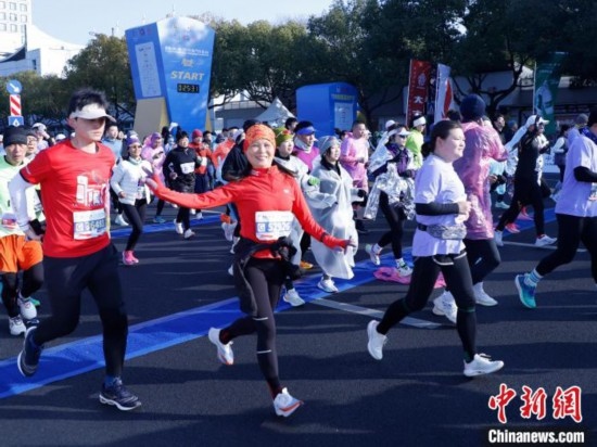 2023杭州馬拉松現(xiàn)場(chǎng)。肖健 攝