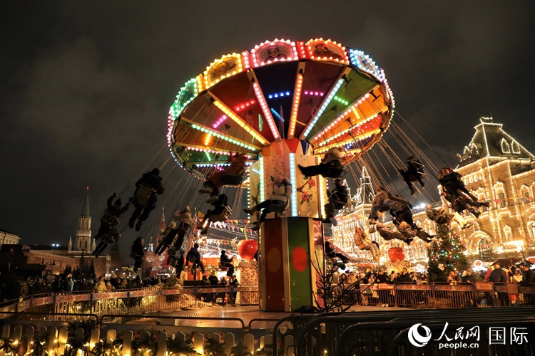 位于莫斯科紅場(chǎng)中央的“古姆”新年集市。人民網(wǎng)記者 隋鑫攝