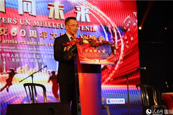 法國(guó)前總理拉法蘭出席晚會(huì)并致辭。 人民網(wǎng)記者 尚凱元 攝