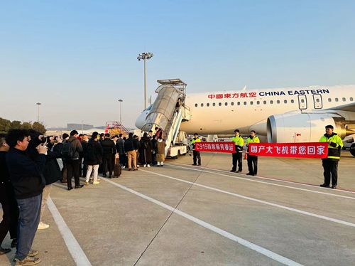 2024春運第一天，東航4架C919大飛機全部投入商業(yè)運營。東航供圖