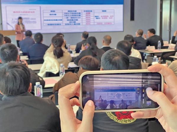1月2日，“百團千企出海拓市場增訂單”行動啟動。蔣文廣 攝