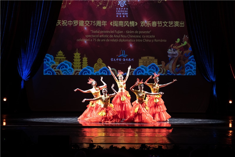 圖為舞蹈《刺桐花開》。 中國駐羅大使館文化處供圖。