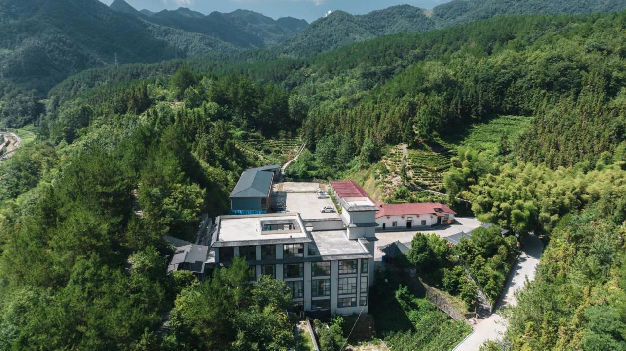 蒿坪鎮(zhèn)金石村“喬家大院”農(nóng)家樂(lè)航拍圖。常洪萍供圖