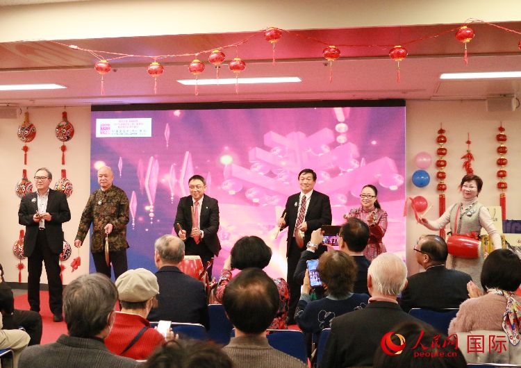 打擊樂合奏《春節(jié)序曲》。人民網(wǎng) 許可攝