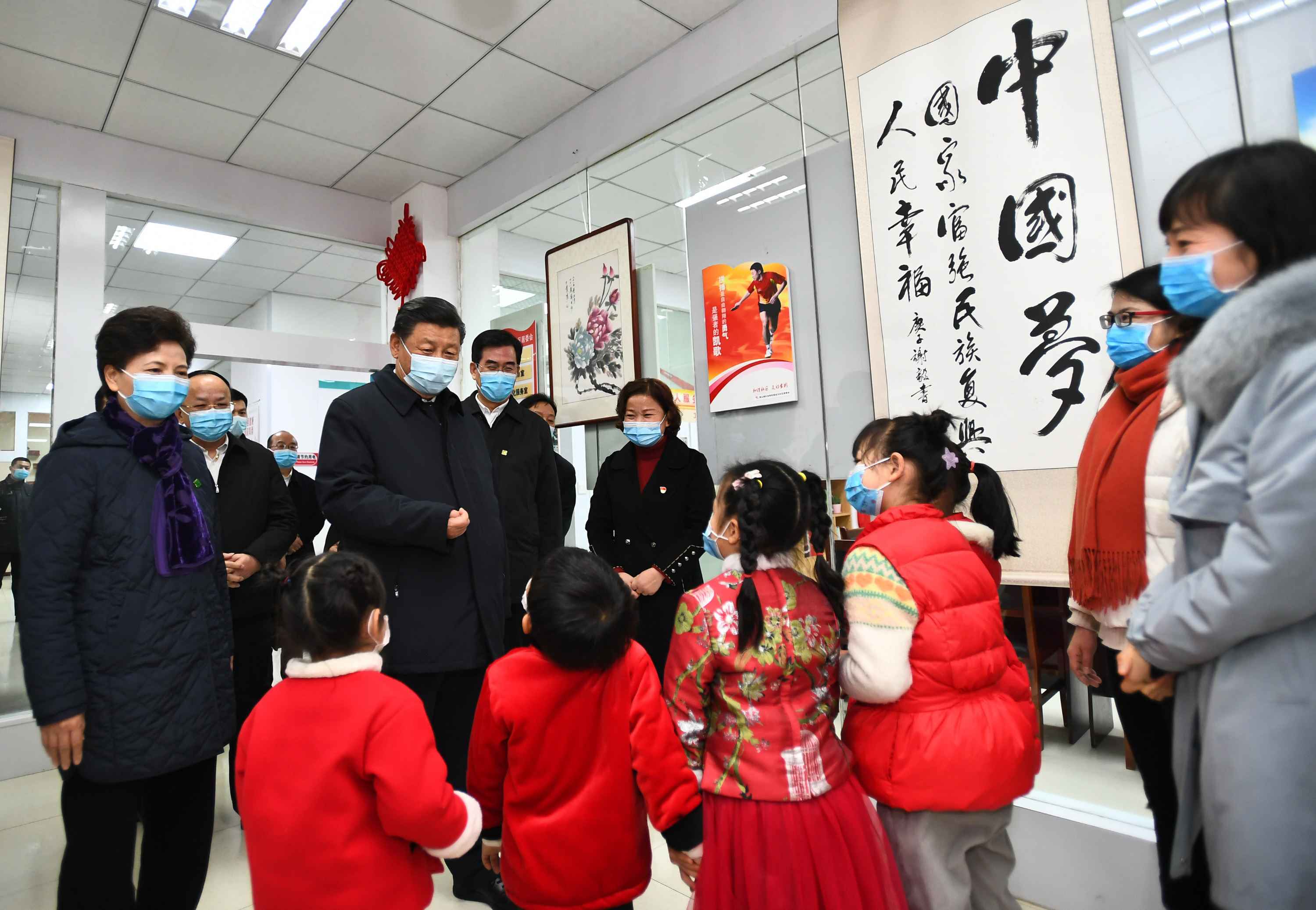 △ 2021年2月4日下午，習(xí)近平在貴陽市觀山湖區(qū)金陽街道金元社區(qū)，看望慰問社區(qū)居民。