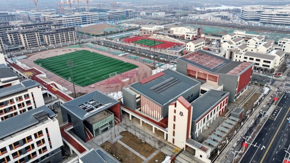北京四中雄安校區(qū)和雄安史家胡同小學(xué)（2月6日攝，無人機(jī)照片）。新華社記者 牟宇 攝