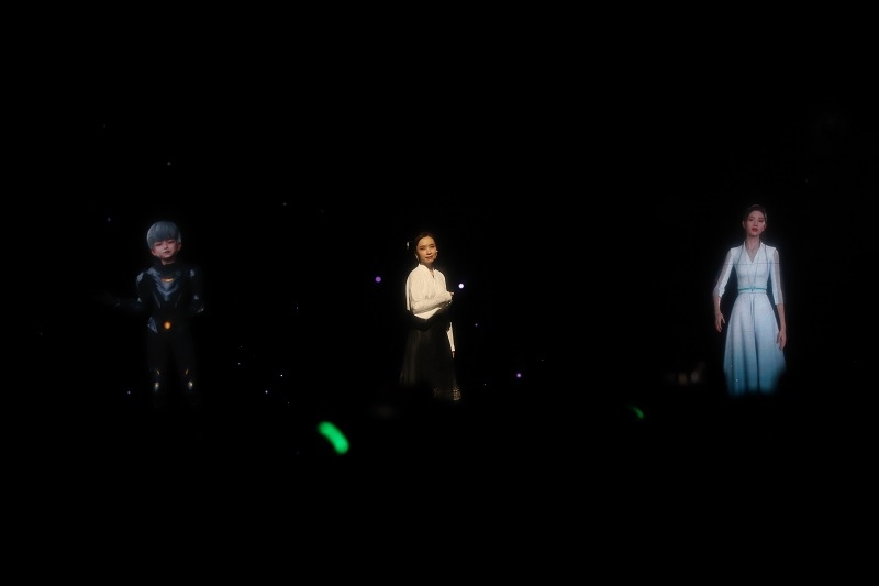 開場(chǎng)節(jié)目表演《彩云之南》。圖片來源：人民視頻