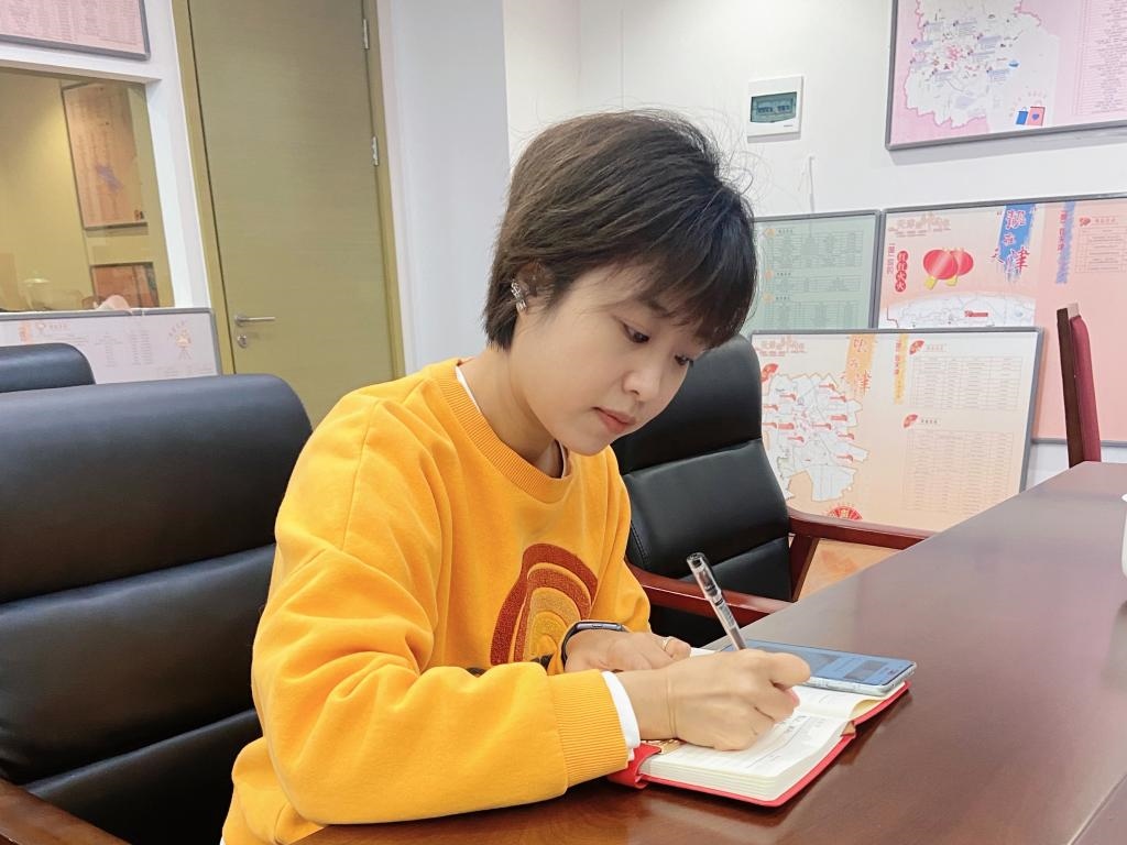 武麗潔在工作中。新華社發(fā)