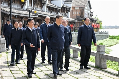 △2024年3月18日至21日，習(xí)近平總書記在湖南考察。這是19日上午，總書記在常德河街考察。