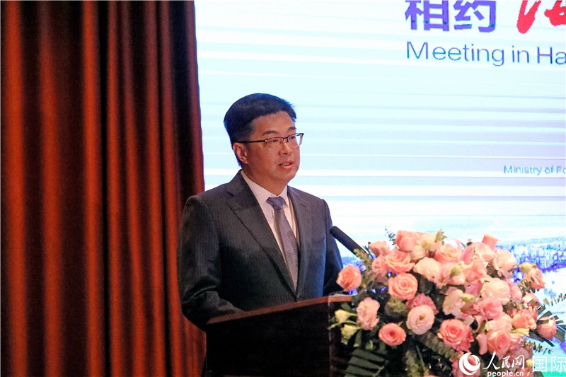 海南省人民政府副省長陳懷宇在宣介會上致辭。人民網記者趙益普攝