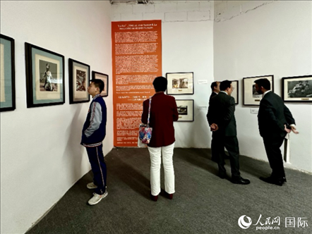 “與中國結(jié)緣：智利畫家何塞·萬徒勒里誕辰100周年”展覽在京舉行。人民網(wǎng)記者 周雨攝