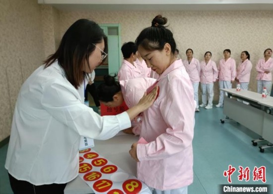 寧夏開展全國孤殘兒童護(hù)理員高級技師、技師職業(yè)技能等級認(rèn)定工作。寧夏民政廳 供圖