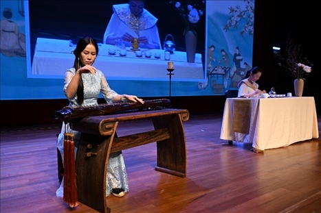 活動(dòng)現(xiàn)場(chǎng)茶藝古琴表演。新加坡中國(guó)文化中心供圖