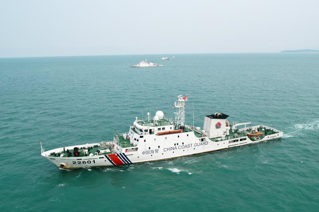 圖為5月14日海警艦艇編隊(duì)在巡航管控。（中國海警局南海分局供圖）