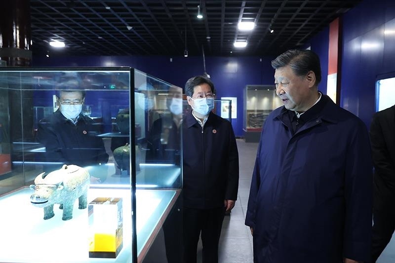 △2022年10月28日，習(xí)近平總書(shū)記在河南安陽(yáng)市殷墟博物館考察。