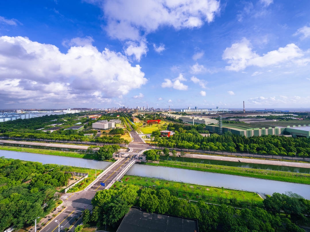 位于長(zhǎng)江口的上海寶鋼廠區(qū)，有生態(tài)花園工廠的美譽(yù)。劉繼鳴攝