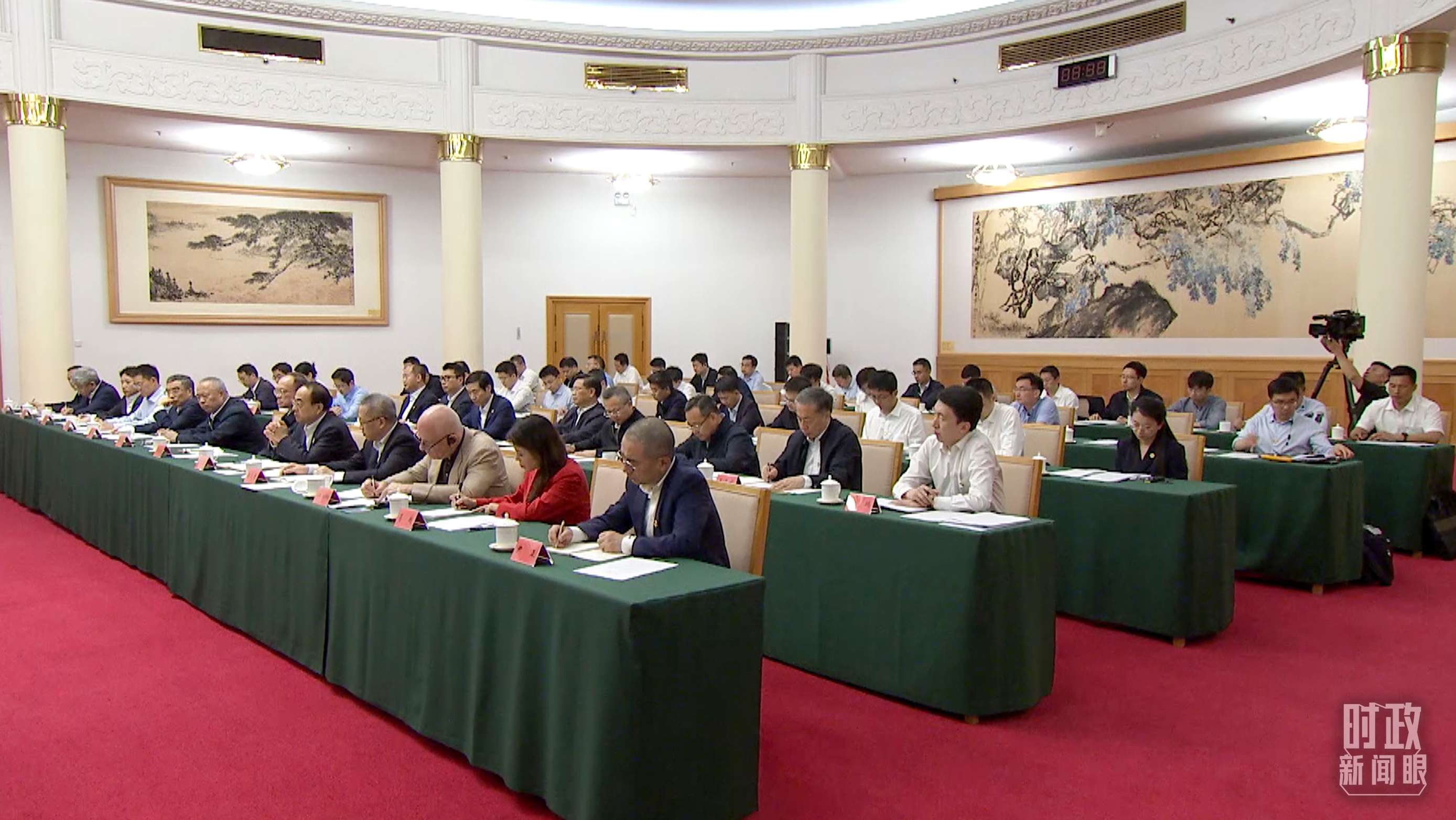 企業(yè)和專家座談會現(xiàn)場。
