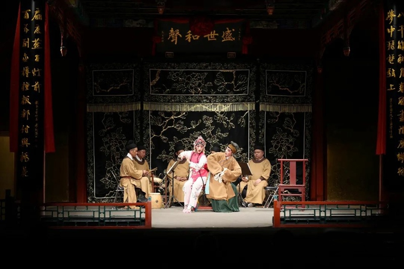 永嘉昆曲表演及音樂特點(diǎn)分享會(huì)在北京正乙祠戲樓舉行。