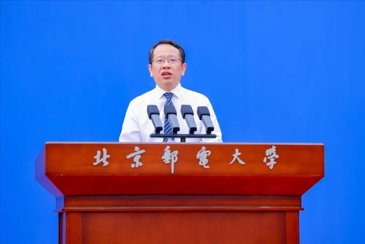 北京郵電大學校長徐坤發(fā)表講話。校方供圖