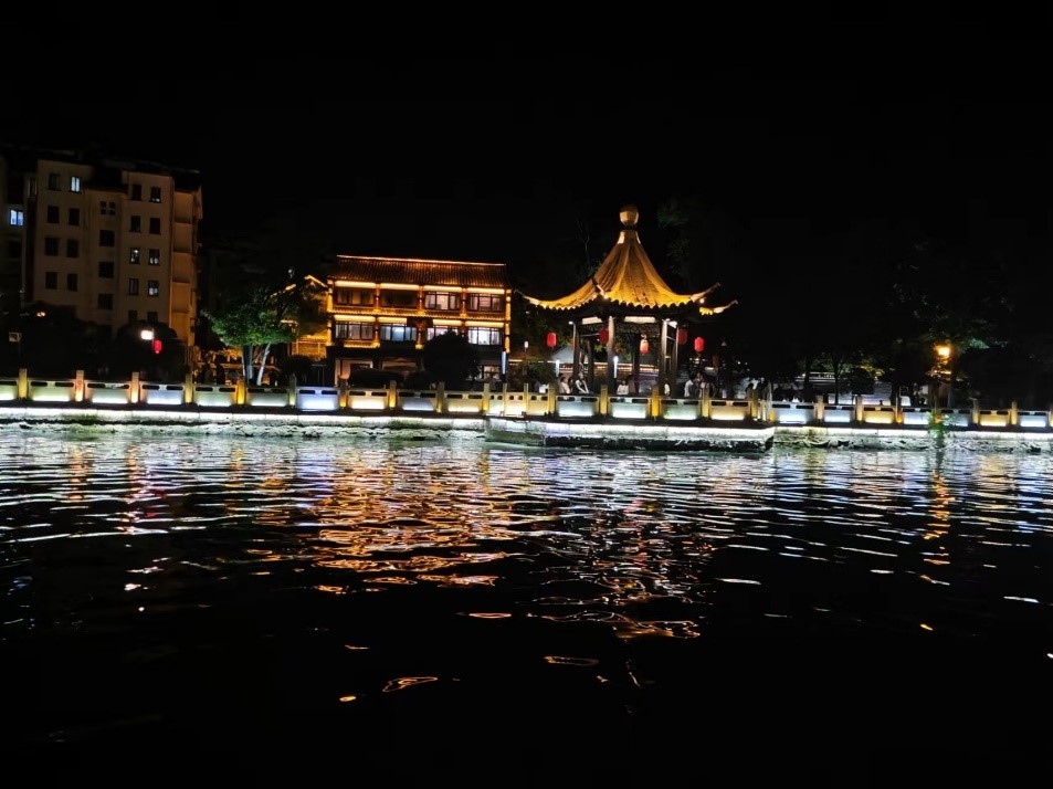 里運河文化長廊夜景。人民網(wǎng)記者 黃鈺攝