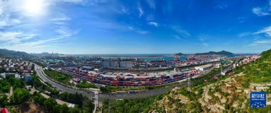 這是6月26日拍攝的中哈連云港物流合作基地（無(wú)人機(jī)照片）。新華社記者 季春鵬 攝