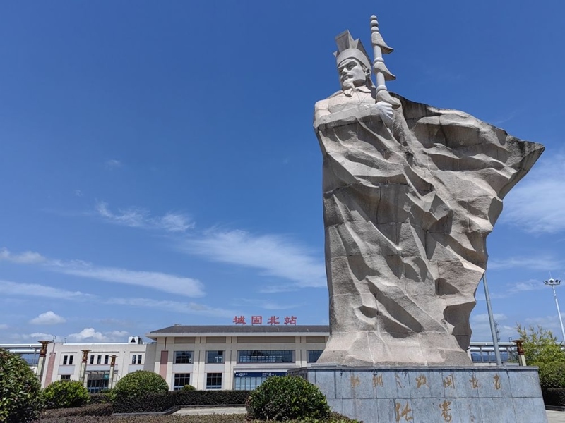 張騫雕塑。新華社記者 孫正好 攝