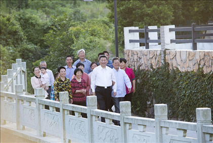 2015年5月25日，習(xí)近平總書記在浙江省舟山市定海區(qū)干覽鎮(zhèn)新建社區(qū)視察。