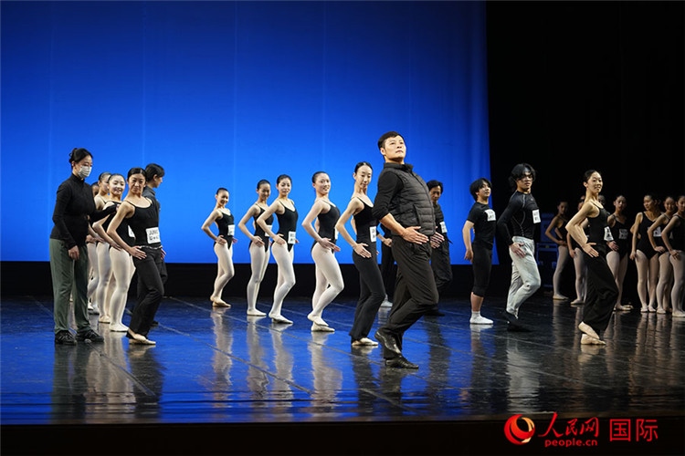 3月26日，松山芭蕾舞團(tuán)青年代表團(tuán)成員在中央芭蕾舞團(tuán)交流學(xué)習(xí)。人民網(wǎng)記者 張麗婭攝